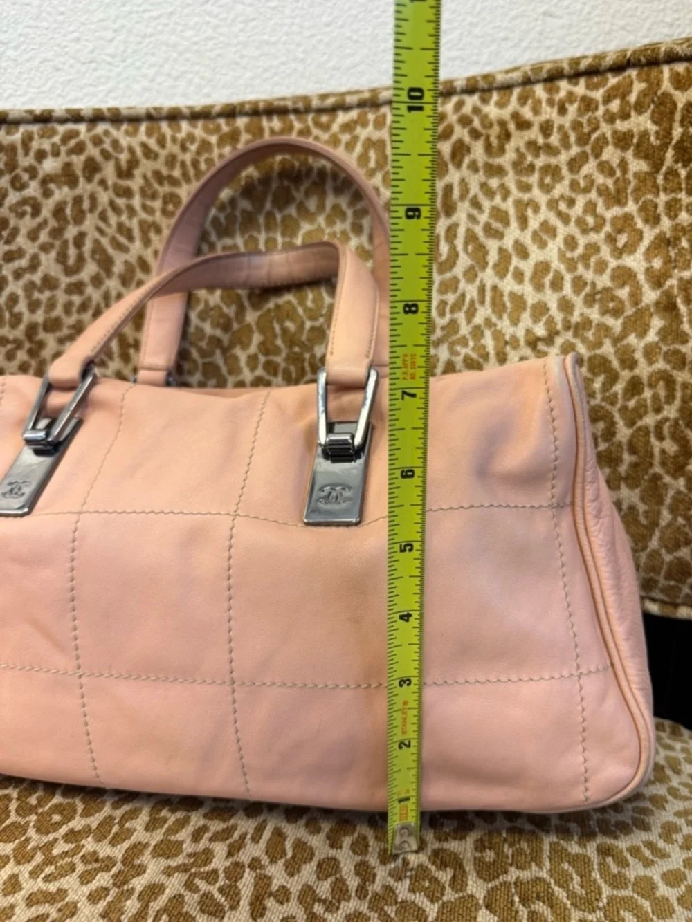 CHANEL elegant shoulder